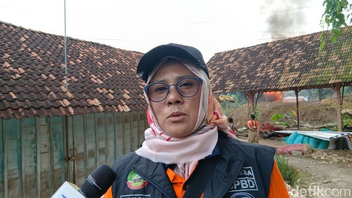 Kalak BPBD Kabupaten Blora Mulyowati di lokasi kebakaran, Rabu (20/8/2025).