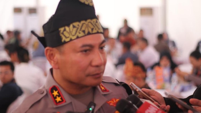 Kapolda Riau Irjen Herry Heryawan menghadiri Festival Pacu Jalur di Tepian Narosa, Teluk Kuantan, Kuansing, Rabu (20/8/2025).