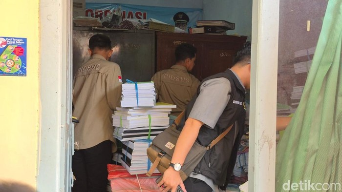 Kejari Probolinggo geledah kantor Dinas Pendidikan dan Kebudayaan (Disdikdaya)