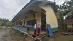 Kekurangan Ruang, SD di Jambi Sekat Kelas Jadi Dua