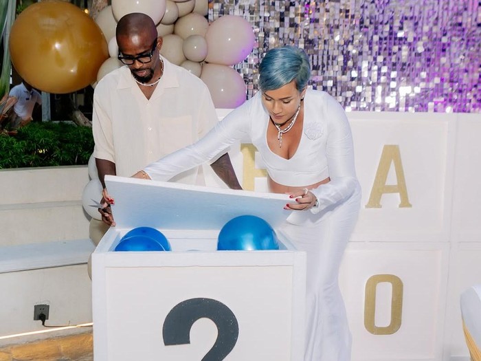 Kimmy Jayanti didampingi Greg Nwokolo gelar gender reveal.