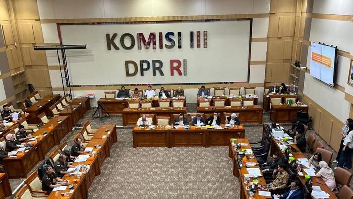 Komisi III DPR rapat bareng BPA Kejagung perihal aset sitaan kasus-kasus korupsi besar di Indonesia