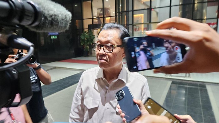 Mantan anggota V BPK RI Ahmadi Noor Supit (ANS) usai diperiksa KPK