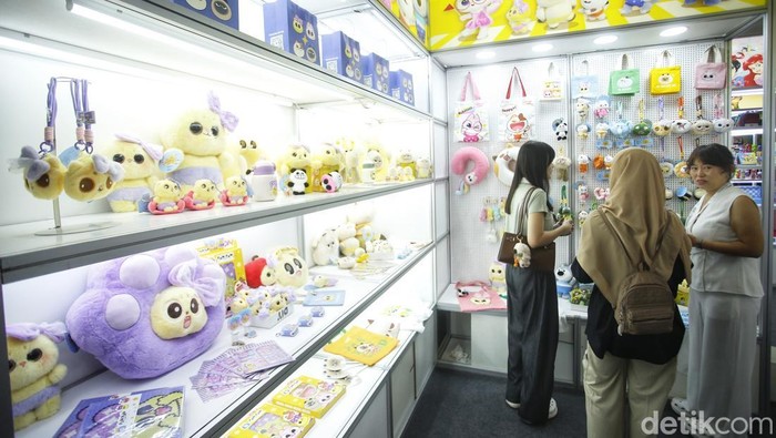 Melihat Pameran Produk Bayi dan Mainan Terbesar se-Asia Tenggara di Jiexpo Indonesia International Baby Products and Toys Expo (IBTE) menampilkan ragam kategori produk mulai dari Blind Box, Plush Toys, Building Blocks, Collectible Cards, mainan bayi dan anak, mainan edukatif, mainan berbasis AI, alat tulis, produk ibu dan bayi, peralatan elektronik bayi dan anak, produk perawatan bayi dan anak, perlengkapan anak lainnya, serta lisensi IP.