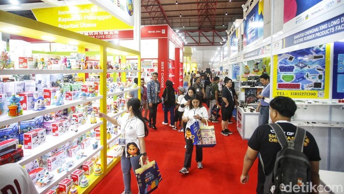 Melihat Pameran Produk Bayi dan Mainan Terbesar se-Asia Tenggara di Jiexpo Indonesia International Baby Products and Toys Expo (IBTE) menampilkan ragam kategori produk mulai dari Blind Box, Plush Toys, Building Blocks, Collectible Cards, mainan bayi dan anak, mainan edukatif, mainan berbasis AI, alat tulis, produk ibu dan bayi, peralatan elektronik bayi dan anak, produk perawatan bayi dan anak, perlengkapan anak lainnya, serta lisensi IP.