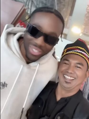 Melly Mike tiba di Bandara Soekarno Hatta.