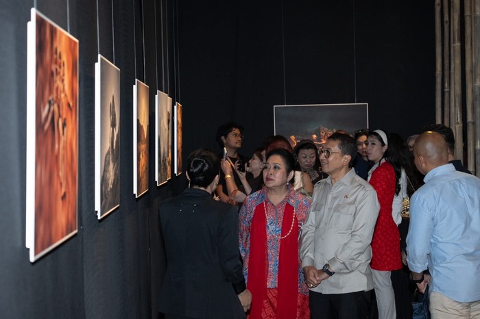 Menbud Puji Refleksi Visual di Pameran Fotografi 80 Tahun Keberagaman