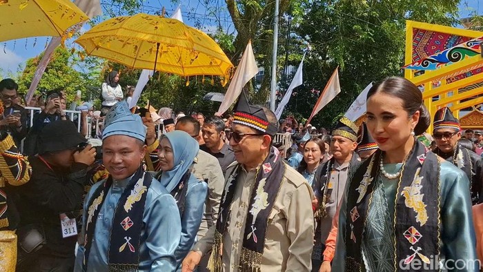 Menteri Pariwisata Widiyanti Putri Wardhana dan Menteri Kebudayaan Fadli Zon tiba di Kuansing, Riau. (Raja Adil Siregar/detikSumut)
