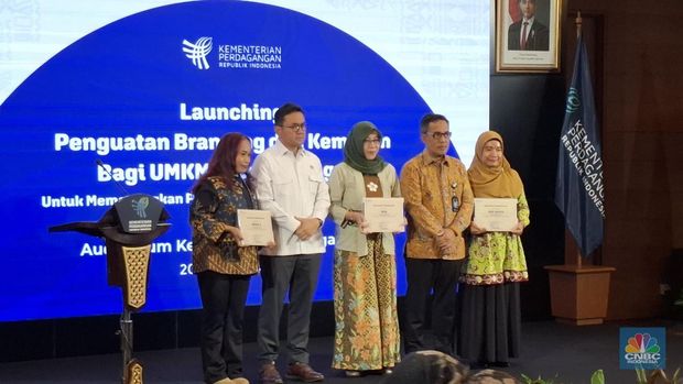 Menteri Perdagangan (Mendag) Budi Santoso saat meluncurkan Program Penguatan Branding dan Kemasan UMKM di Gedung Kementerian Perdagangan (Kemendag), Rabu (20/8/2025). (CNBC Indonesia/Chandra Dwi Pranata)