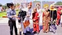 Ternyata, salah satu pemenang kostum terbaik adalah keluarga dari Wakil Gubernur Jatim Emil Elestianto Dardak.