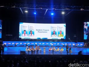Ketika Mendikdasmen Muti Terkesan dengan Inovasi Koding-AI Murid SD-SMA