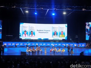Ketika Mendikdasmen Muti Terkesan dengan Inovasi Koding-AI Murid SD-SMA