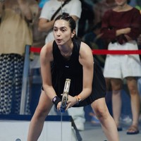 Yang tak kalah curi atensi ialah wajah Nabila yang tetap terlihat cantik meski tanpa pulasan makeup sedikitpun. Meski sudah berusia 39 tahun namun wajahnya masih terlihat mulus dan glowing tanpa noda serta kerutan. Foto: Instagram/@nsyakieb85