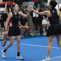 Di keterangan unggahannya sendiri Nabila mengungkapkan jika dirinya dan Yasmin sudah bersahabat selama 17 tahun. Sama-sama sudah menjadi ibu, pesona keduanya masih begitu memukau dan bikin terpana. Foto: Instagram/@nsyakieb85