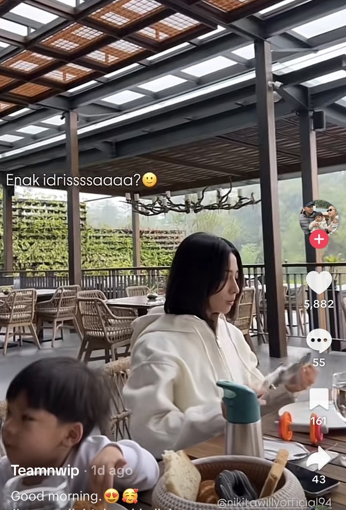 Nikita Willy Jajan Rujak Bebek, Issa Ikut Penasaran! Nikita Willy Jajan Rujak Bebek, Issa Ikut Penasaran!