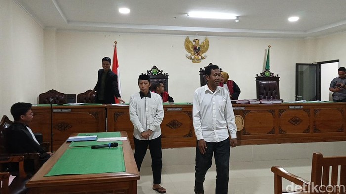 Oknum ASN DPRD Sulbar, Satriyady, dan Ilham saat menjalani sidang putusan di PN Sungguminasa, Gowa.