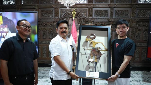 Pengurus Besar Federasi Olahraga Karate-Do Indonesia (PB FORKI) baru saja menggandeng pelatih asal Jepang Naka Tatsuya. Ini sebagai persiapan menghadapi berbagai event internasional.