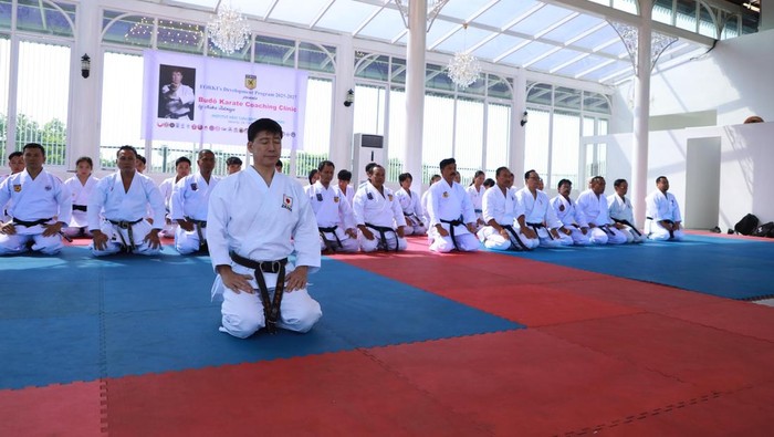 Pengurus Besar Federasi Olahraga Karate-Do Indonesia (PB FORKI) baru saja menggandeng pelatih asal Jepang Naka Tatsuya. Ini sebagai persiapan menghadapi berbagai event internasional.
