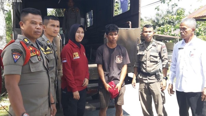 Pemuda asal Muara Enim, Zaki Fikra Wijaya, diamankan Satpol PP Kota Padang (Foto: Istimewa)