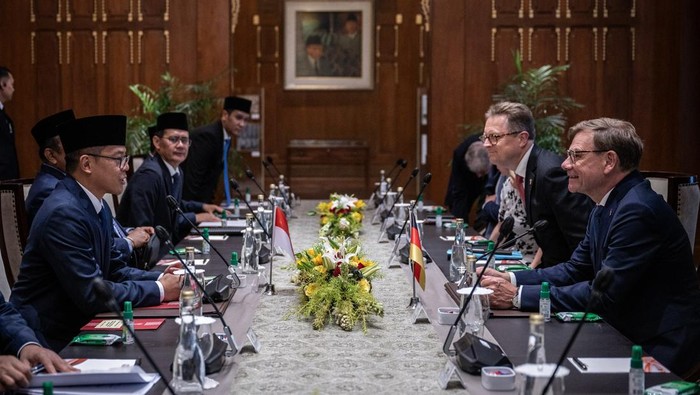 Menteri Luar Negeri Jerman Johann Wadephul memberikan pernyataan usai pertemuan bilateral dengan Menteri Luar Negeri Indonesia Sugiono di Gedung Pancasila, Kementerian Luar Negeri, Jakarta, Rabu (20/8/2025). Pertemuan bilateral tersebut membahas penguatan kerja sama ekonomi, keamanan, serta mempererat hubungan strategis dengan Indo-Pasifik. ANTARA FOTO/Bayu Pratama S/bar