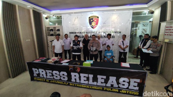 Polda Jateng gelar jumpa pers kasus pembunuhan pasutri di Pemalang, Rabu (20/8/2025).