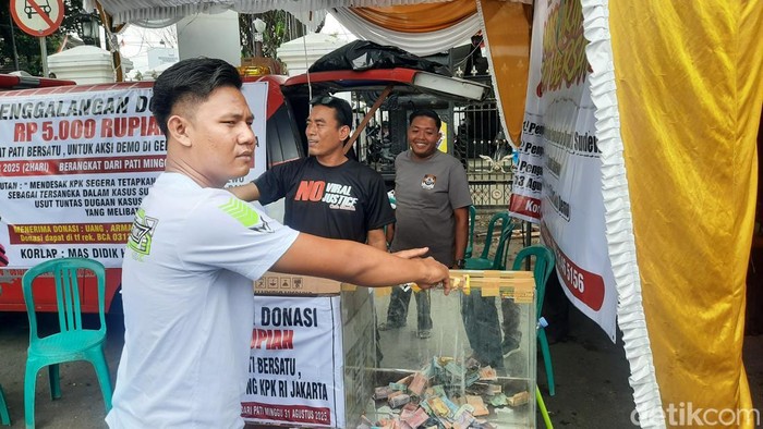 Posko donasi aliansi Masyarakat Pati Bersatu di Alun-alun Pati, Rabu (20/8/2025).