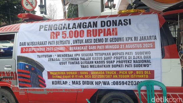 Posko donasi aliansi Masyarakat Pati Bersatu di depan Kantor Bupati Pati, Rabu (20/8/2025).