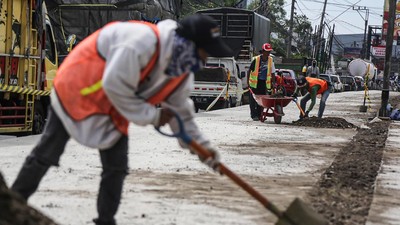 Potret Perbaikan Jalan Semarang-Demak, Target Rampung Desember 2025