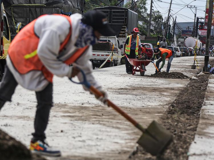 Potret Perbaikan Jalan Semarang-Demak, Target Rampung Desember 2025