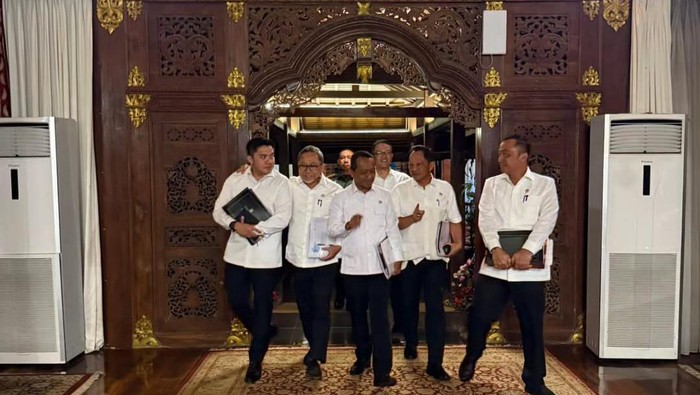 Prabowo panggil sejumlah menteri di Hambalang, Bogor, Selasa (19/8) malam.