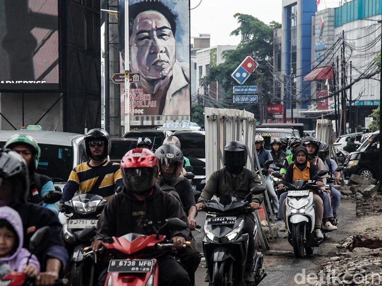 Proyek Trotoar Bikin Lalin Jalan Fatmawati Kusut