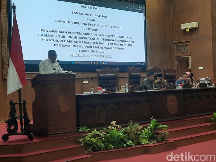 Rapat paripurna di DPRD Pati, Rabu (20/8/2025).