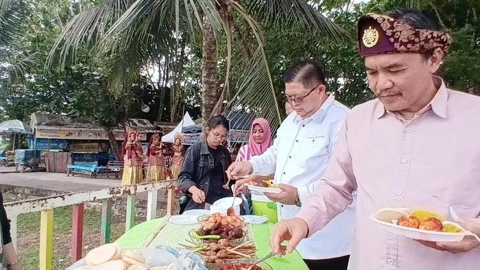 Rebo Kasan, tradisi tolak bala di hari Rabu akhir bulan Safar.