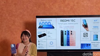 Harga Redmi 15C dijual mulai 25 Agustus dibanderol dengan harga sebagai berikut: Redmi 15C 6/128 GB Rp 1.599.000 Redmi 15C 8/256 GB Rp 1.799.000.Kamu pun bisa dapatkan Redmi 15 C dengan promo eksklusif dari erafone lewat Promo Kombo Erafone. Ingin cari tahu lebih lanjut? Cek informasi lebih lanjut terkait Redmi 15 C di Eraspace.Foto: Adi Fida Rahman/detikINET