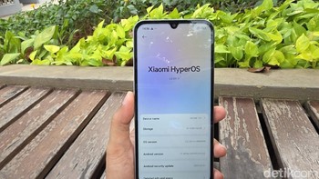 Sistem operasi yang digunakan adalah Android 15 dengan antarmuka HyperOS 2. Xiaomi berjanji memberikan update Android emat kali dan 6 tahun pembaruan keamanan. Foto: Adi Fida Rahman/detikINET