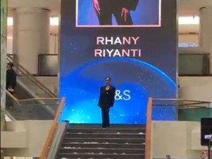 Video: Detik-detik Finalis TOP 16 MUID 2025 Rhany Riyanti Jatuh saat Catwalk