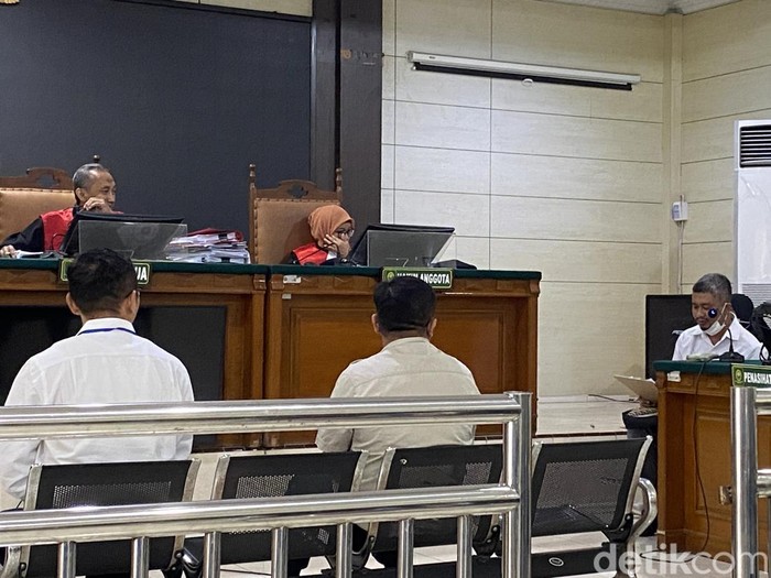 Saksi meringankan untuk terdakwa Taufik Eko Nugroho dan Zara Yupita Azra dalam sidang pemeriksaan saksi kasus PPDS Anestesi Undip, di PN Semarang, Kota Semarang, Rabu (20/7/2025).