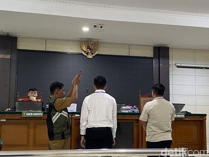 Saksi meringankan untuk terdakwa Taufik Eko Nugroho dan Zara Yupita Azra dalam sidang pemeriksaan saksi kasus PPDS Anestesi Undip, di PN Semarang, Kota Semarang, Rabu (20/7/2025).