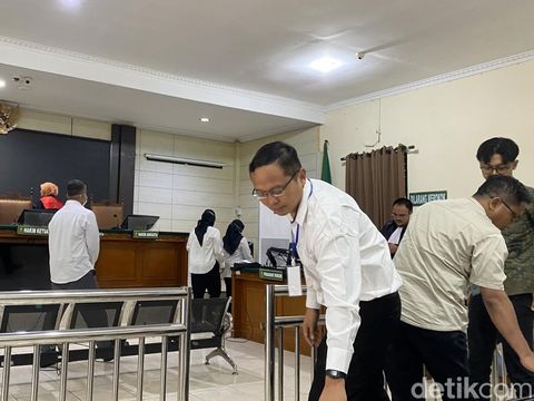 Saksi meringankan untuk terdakwa Taufik Eko Nugroho dan Zara Yupita Azra dalam sidang pemeriksaan saksi kasus PPDS Anestesi Undip, di PN Semarang, Kota Semarang, Rabu (20/7/2025).