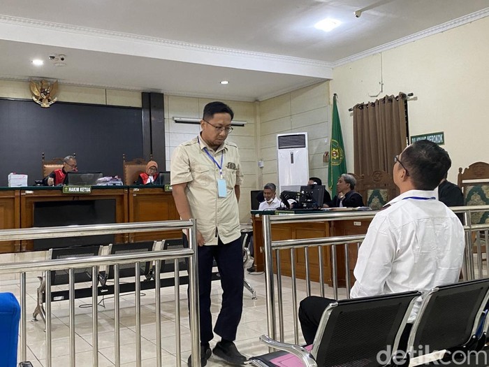 Saksi meringankan untuk terdakwa Taufik Eko Nugroho dan Zara Yupita Azra dalam sidang pemeriksaan saksi kasus PPDS Anestesi Undip, di PN Semarang, Kota Semarang, Rabu (20/7/2025).