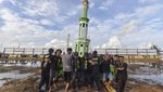 Sambut Mandi Safar, Menara Adat Diarak di Atas Air