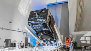 Berbeda dengan satelit sebelumnya yang memakai chip analog dengan alokasi kapasitas tetap, Nusantara Lima menggunakan Gen 7 Channelizer dan chip digital. Teknologi ini memungkinkan distribusi kapasitas secara fleksibel. Contohnya, jika suatu daerah membutuhkan kapasitas lebih besar seperti saat bencana alam, satelit ini bisa mengalokasikan bandwidth tambahan secara cepat. Foto: Pasifik Satelit Nusantara