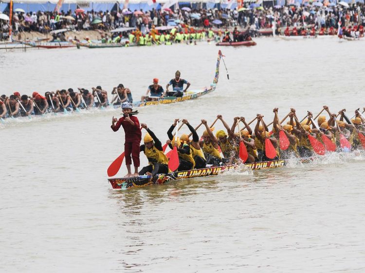Semarak Festival Pacu Jalur 2025 di Sungai Kuantan Riau