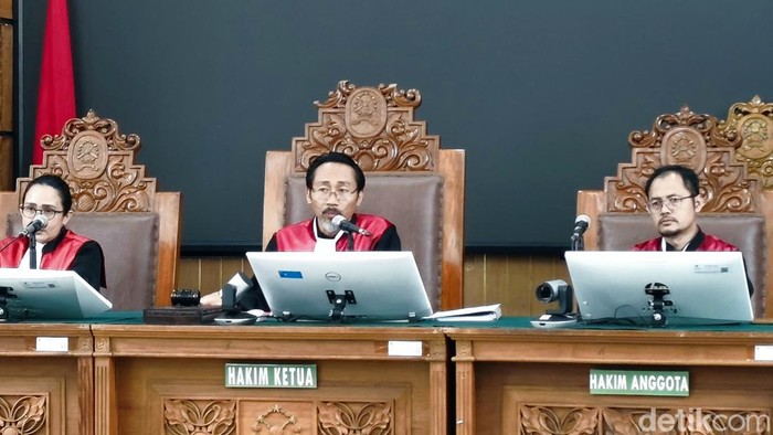 Sidang peninjauan kembali (PK) Silfester Matutina di Pengadilan Negeri (PN) Jakarta Selatan ditunda ke pekan depan. (Taufiq S/detikcom)
