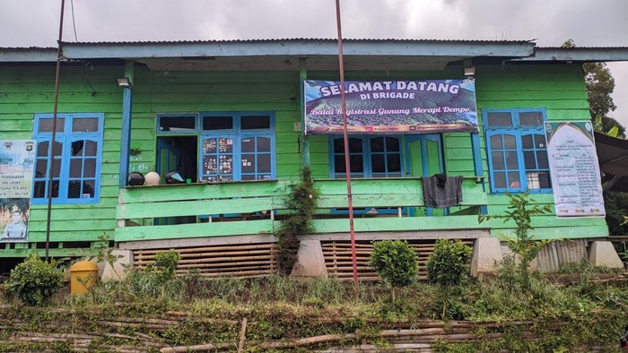 Suasana Pos Brigade di Kota Pagar Alam