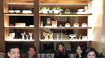 10 Potret Putri Cantik Cut Tari, Sydney Azkassyah saat Kulineran