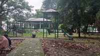 Di Taman Kota Bekasi ada playground untuk anak-anak melakukan aktivitas fisik bersama teman seusianya. Orang tua bisa ikut mengawasi agar anak tidak jatun atau mengalami kecelakaan lain saat bermain. Namun, Taman Kota Bekasi tidak menyediakan banyak pilihan playgorund (dok. Rosmha Widyani/detikcom)