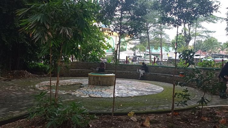 Sejuknya Taman Kota Bekasi, Solusi Bertahan di Tengah Terik
