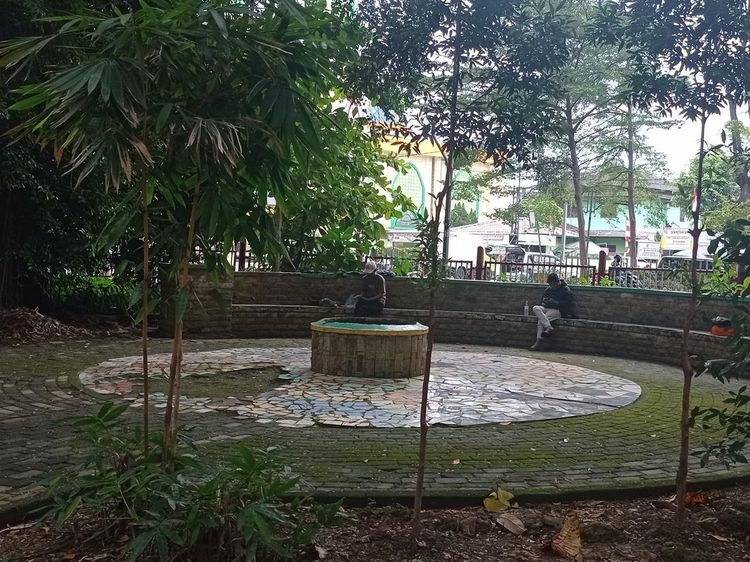Sejuknya Taman Kota Bekasi, Solusi Bertahan di Tengah Terik
