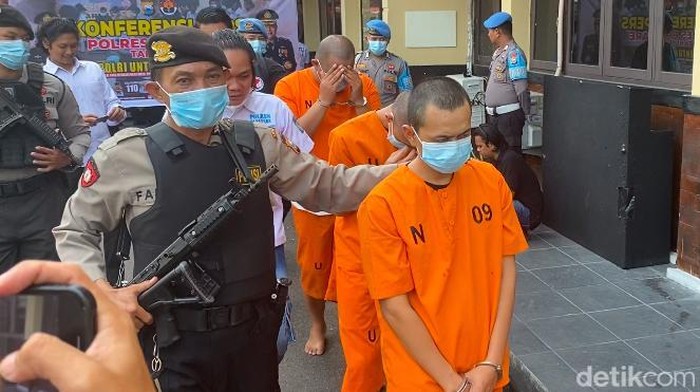 Tiga kurir narkoba jaringan internasional Freddy Pratama saat diamankan di Polres Parepare.